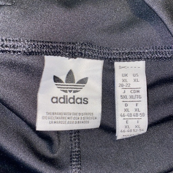 Adidas bike shorts, 10” length, only worn twice - Picture 4 of 6